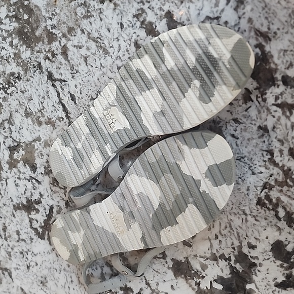 Sorel Sandals - Picture 5 of 8